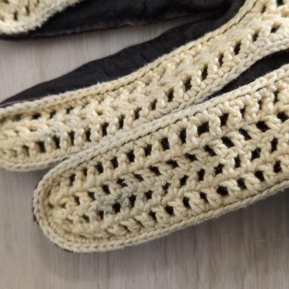 Cream and Brown Crochet & Leather Gloves L/XL Vintage - Picture 6 of 6